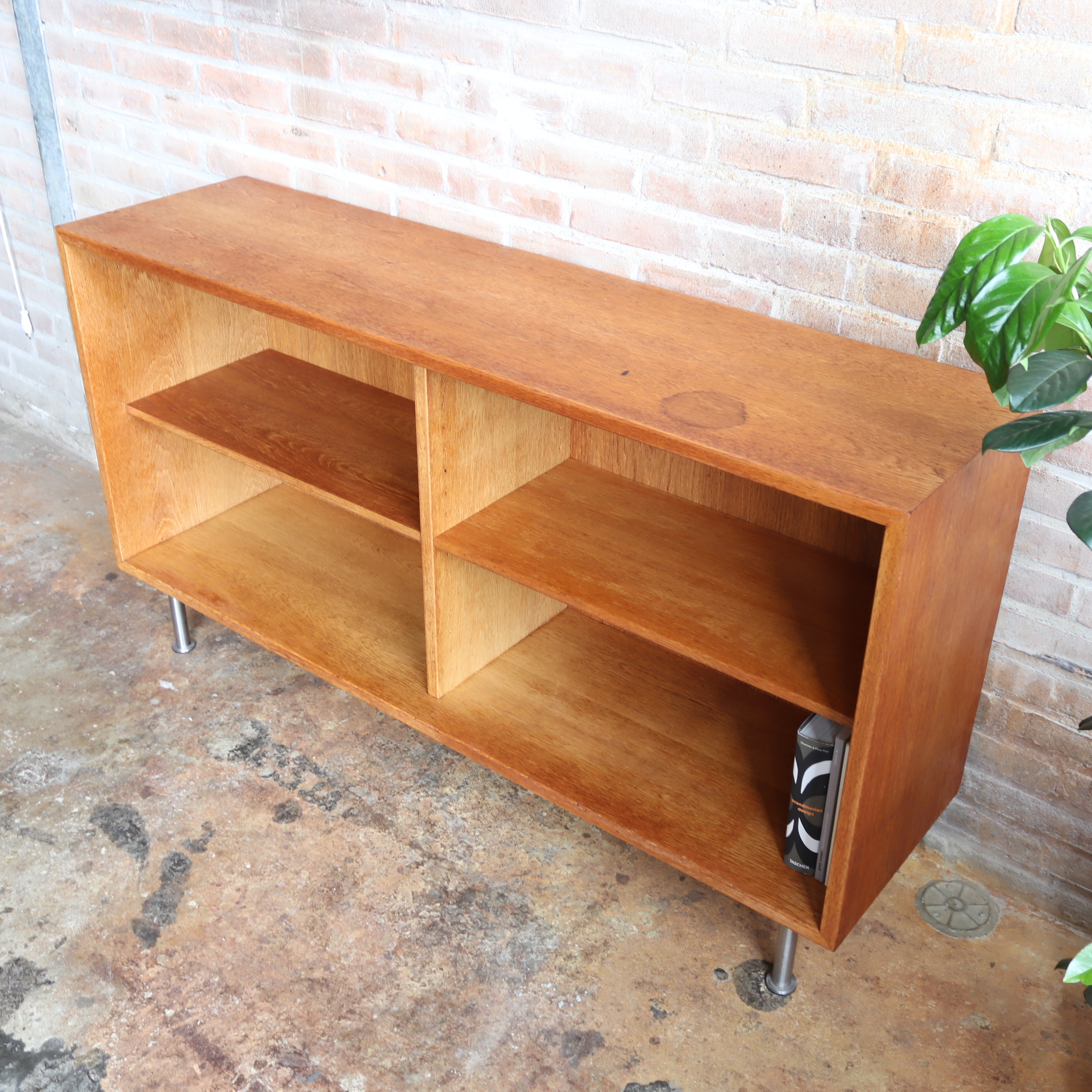 Vintage lage boekenkast Borge Mogensen dressoir rvs hout