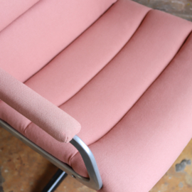 Vintage Artifort fauteuil / bureau stoel roze