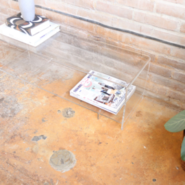 Plexiglas sidetable