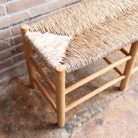 Vintage oud bankje rieten zitting hal