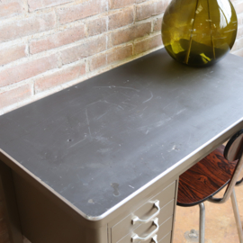 Vintage industrieel bureau + stoel