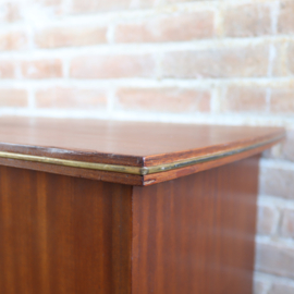 Vintage platenspeler kastje teak messing wieltjes