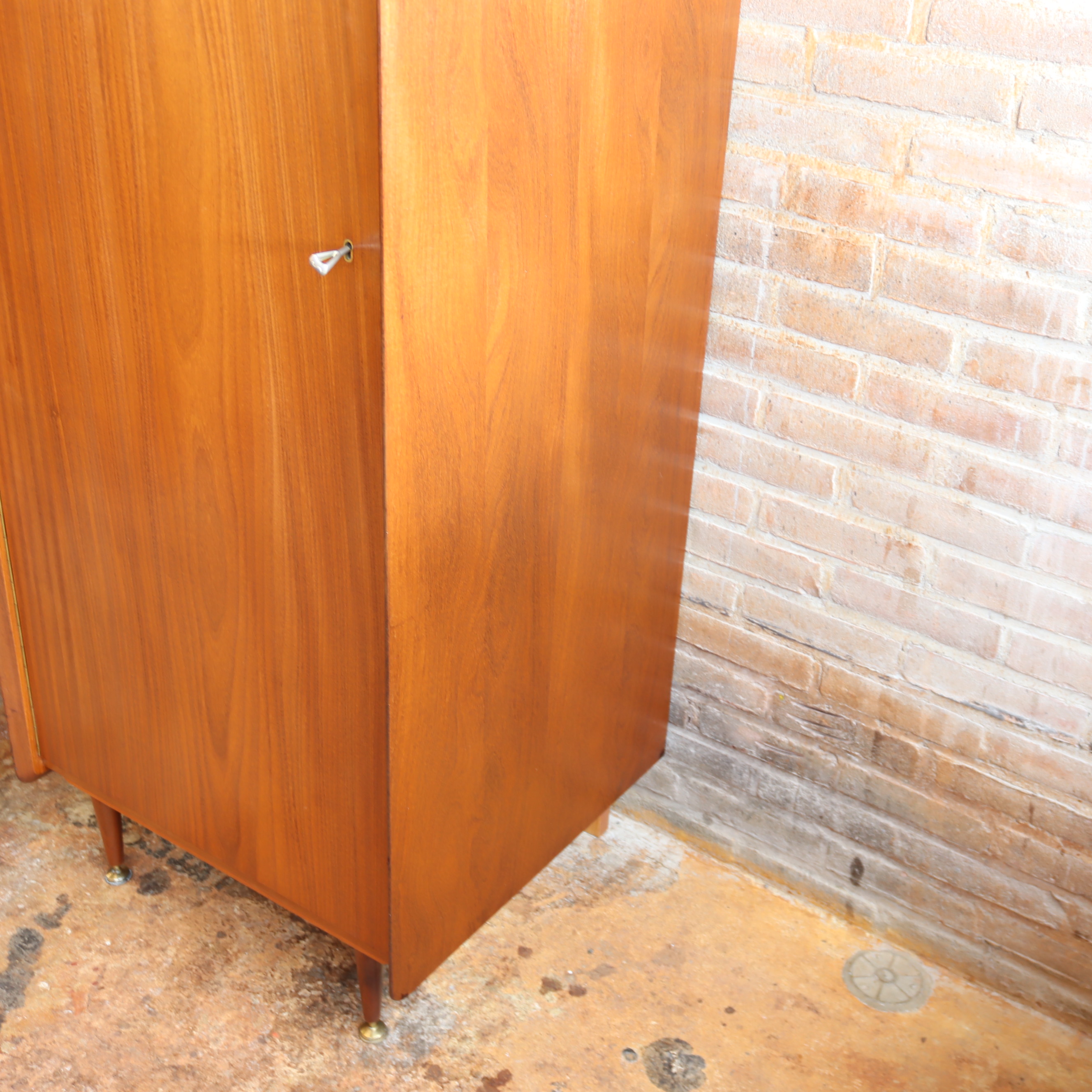 Vintage kledingkast jaren 70 leg planken smal teak design