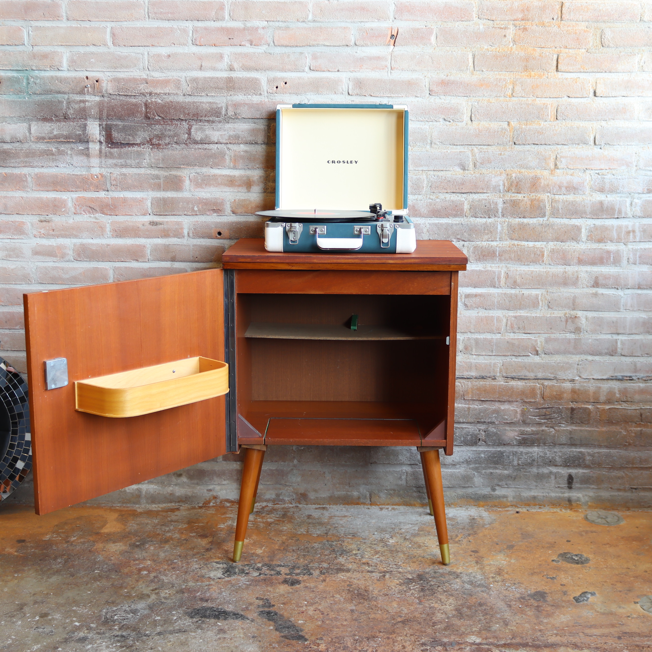 Vintage kast platenspeler (oud naaikastje)