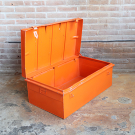 Vintage kist metaal oranje