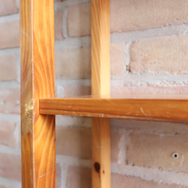 Vintage wandkastje pinewood rond gebogen