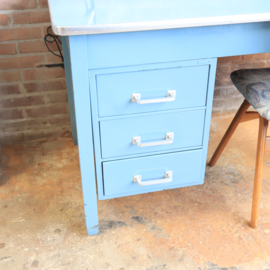 Vintage industrieel bureau blauw