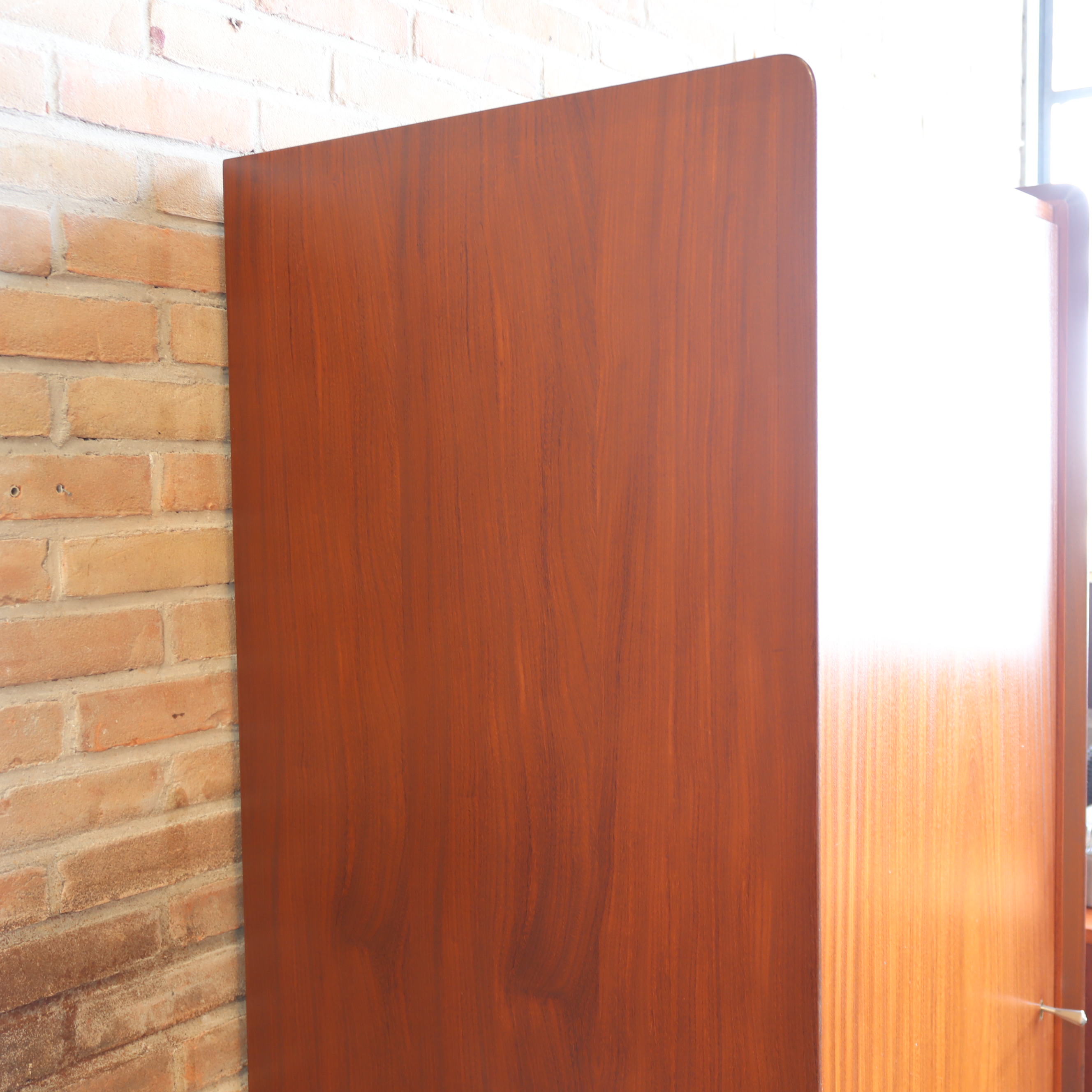 Vintage kledingkast jaren 70 leg planken smal teak design