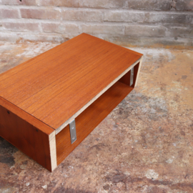 Vintage nachtkastje jaren 70 wand