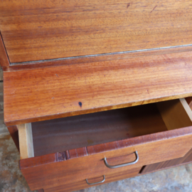 Vintage kast hoog ondiep boekenkast