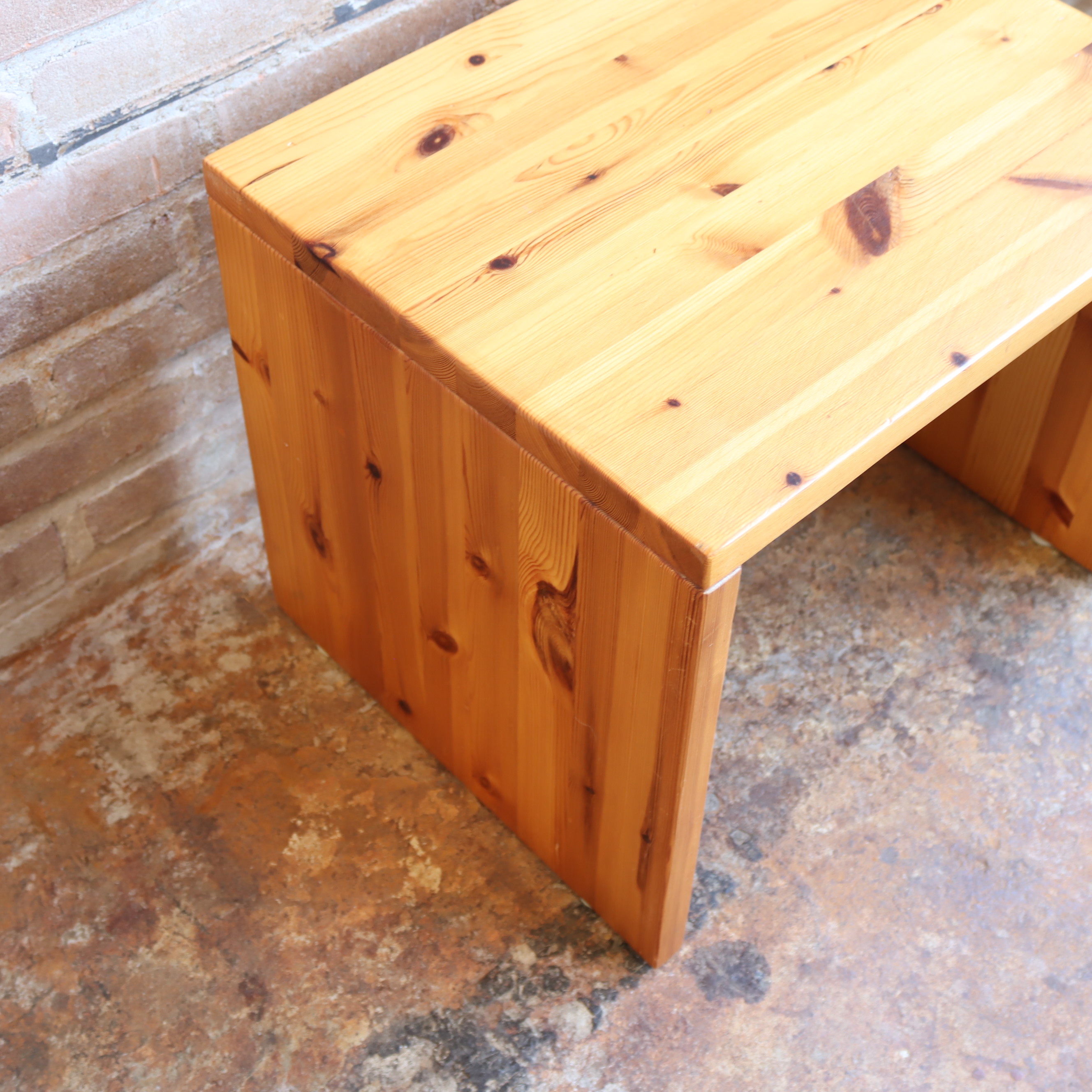 Vintage bijzettafel pinewood jaren 70