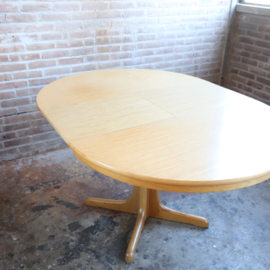 Vintage eettafel rond uitschuifbaar ovaal kruispoot