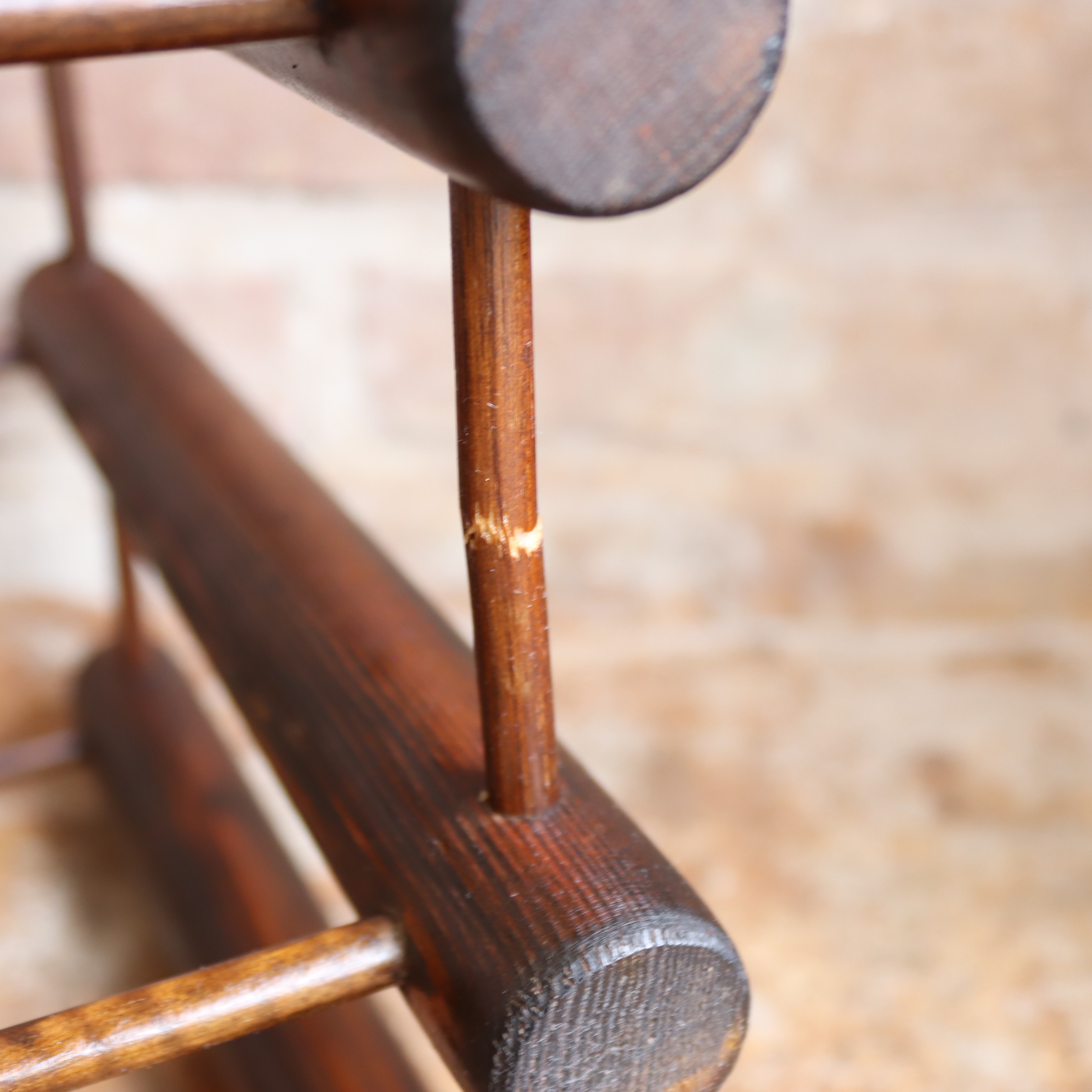 Vintage wijnrek nissen deens design donker