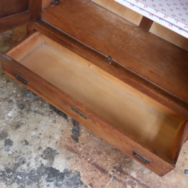 Vintage linnenkast kledingkast kinderkamer ruitjes jaren 30 hang leg