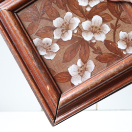 Houten lijst met tegel bloemen