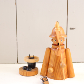 Rauchermannetje hout pop roken wierrook