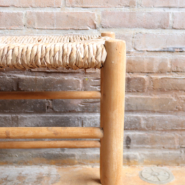 Vintage oud bankje rieten zitting hal