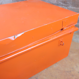 Vintage kist metaal oranje