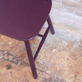 Vintage spijlenstoel donker paars