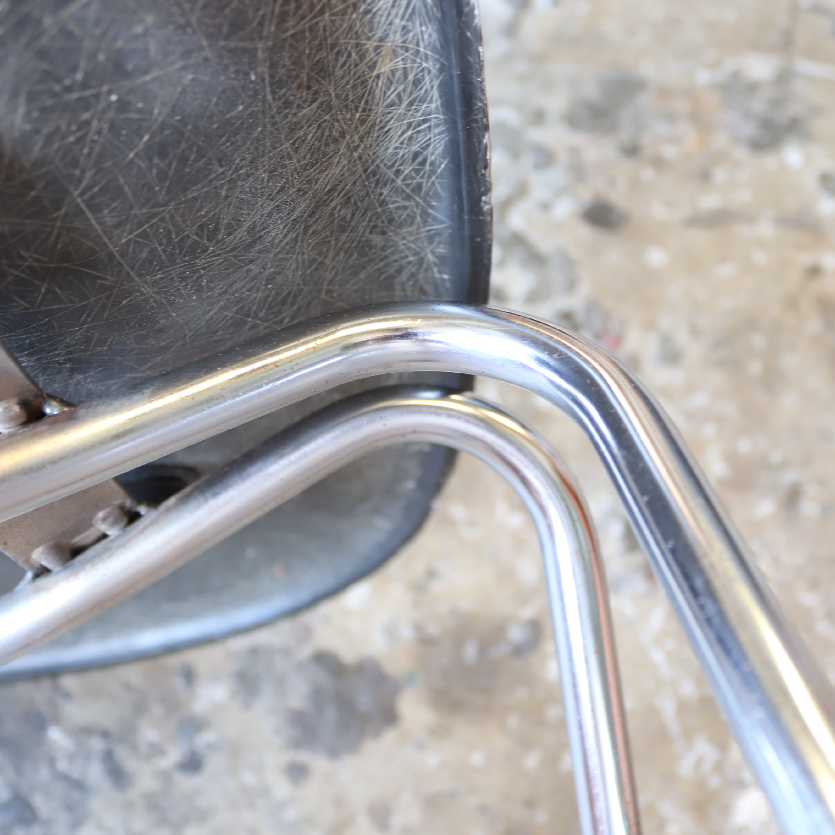 Vintage Eames fiberglas stoel grijs