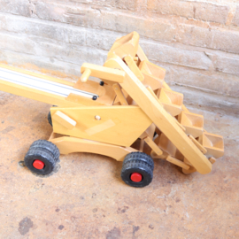 Vintage houten speelgoed hijskraan bagger loopband