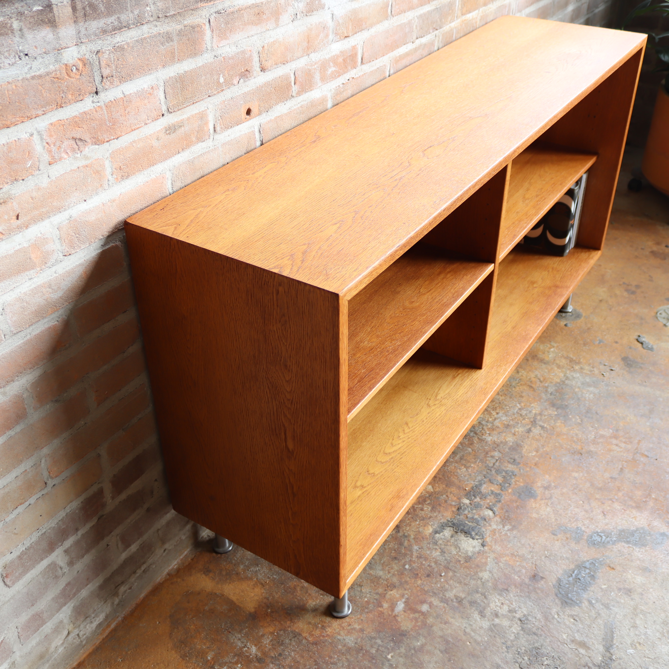 Vintage lage boekenkast Borge Mogensen dressoir rvs hout
