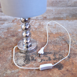 Chroom kleurig zilver bollen tafel lamp met kap