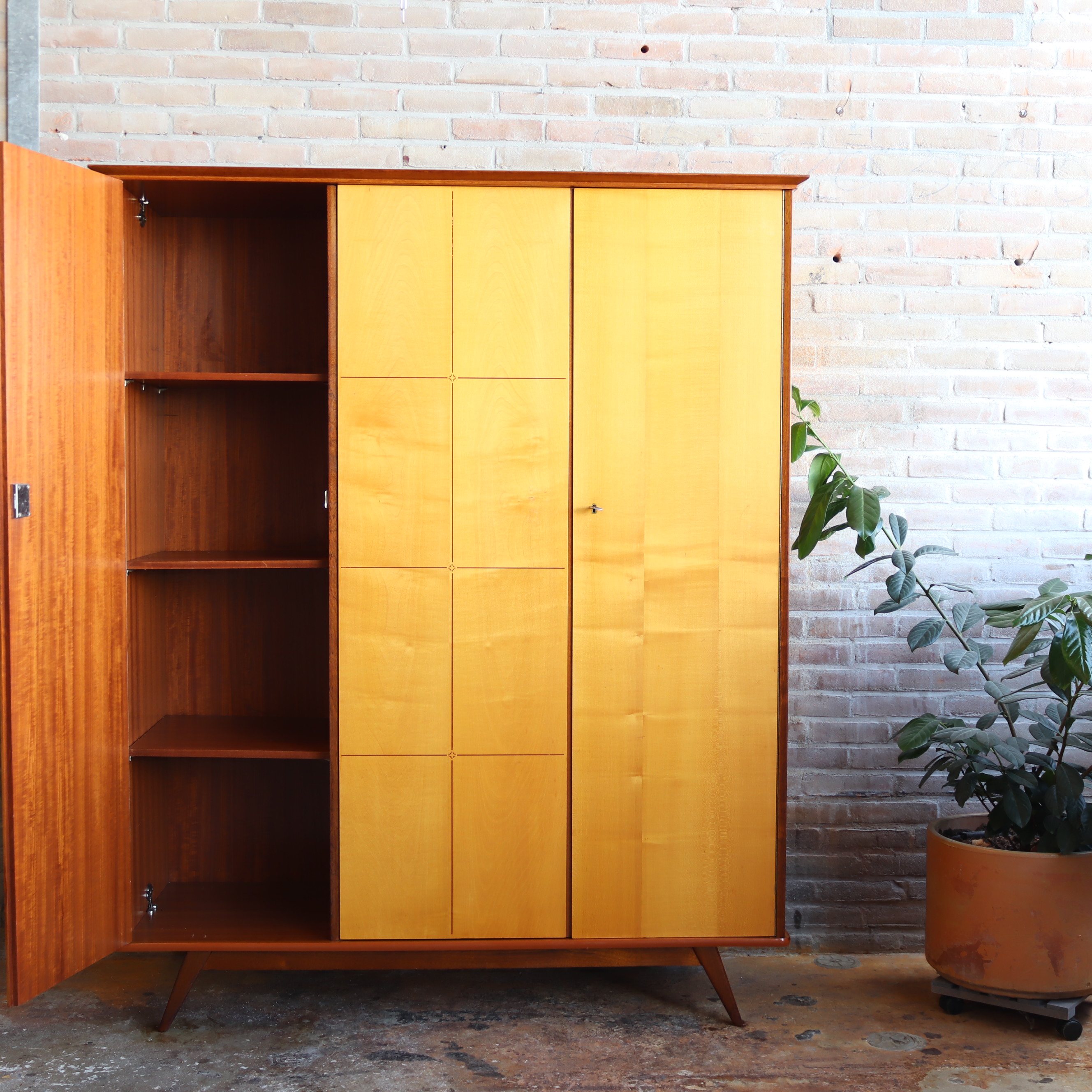 Vintage kledingkast jaren 60 70 3 deur