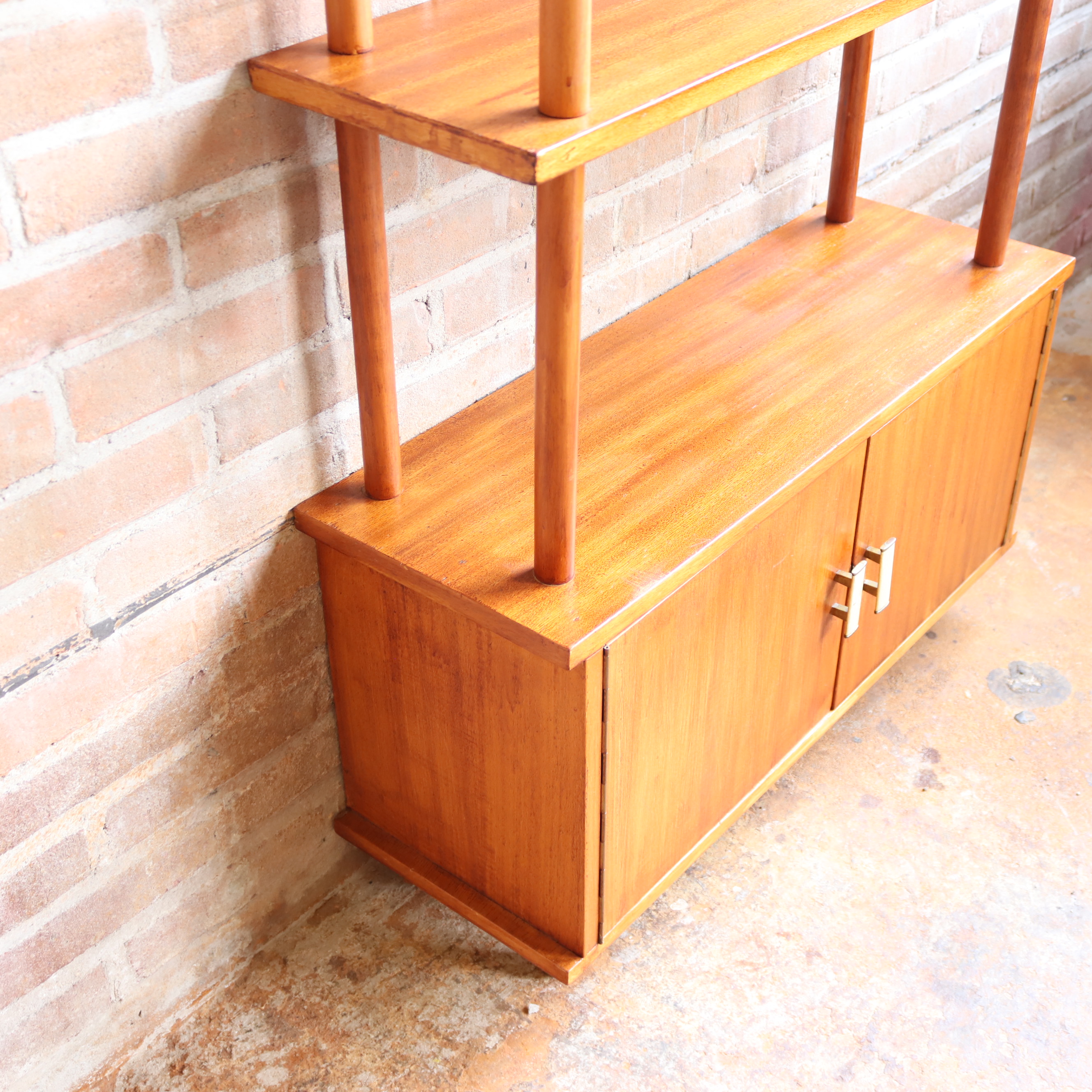 Vintage stokkenkast boekenkast