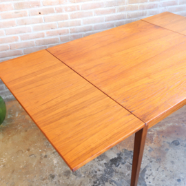Vintage eettafel vierkant  uitschuifbaar