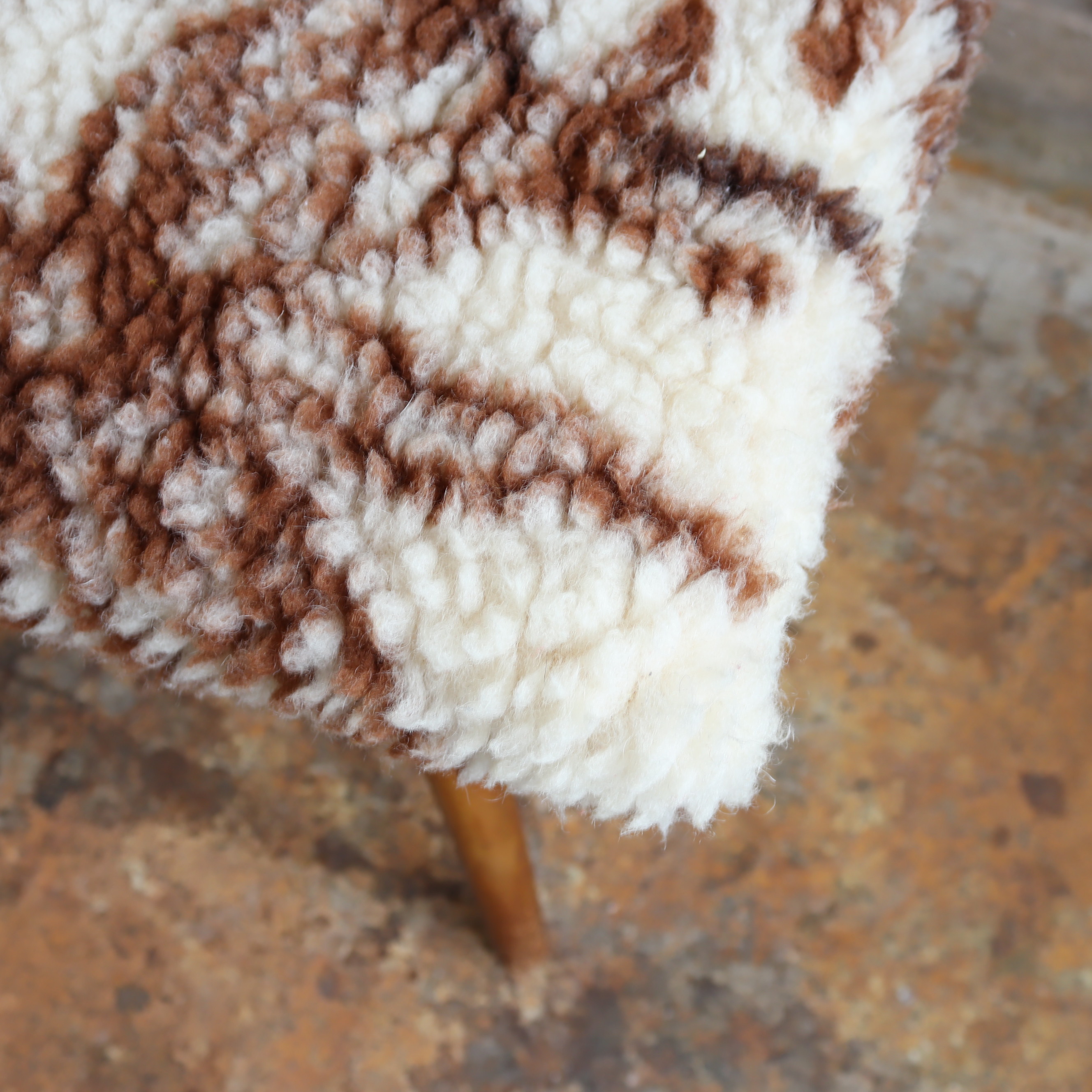 Vintage voetenbank teddy stof wol