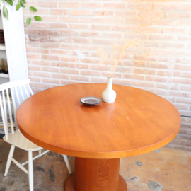 Vintage ronde tafel met pilaar poot