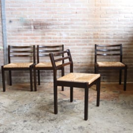 set 4 vintage stoelen rieten / biezen zitting