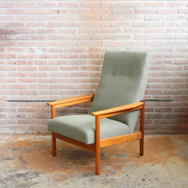 Vintage fauteuil gestoffeerd in groen