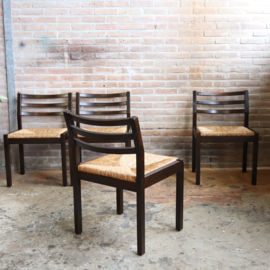 set 4 vintage stoelen rieten / biezen zitting