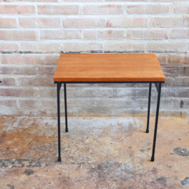 Vintage bijzettafel zwart metaal hout teak