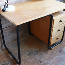 Vintage industrieel bureau  zwart hout