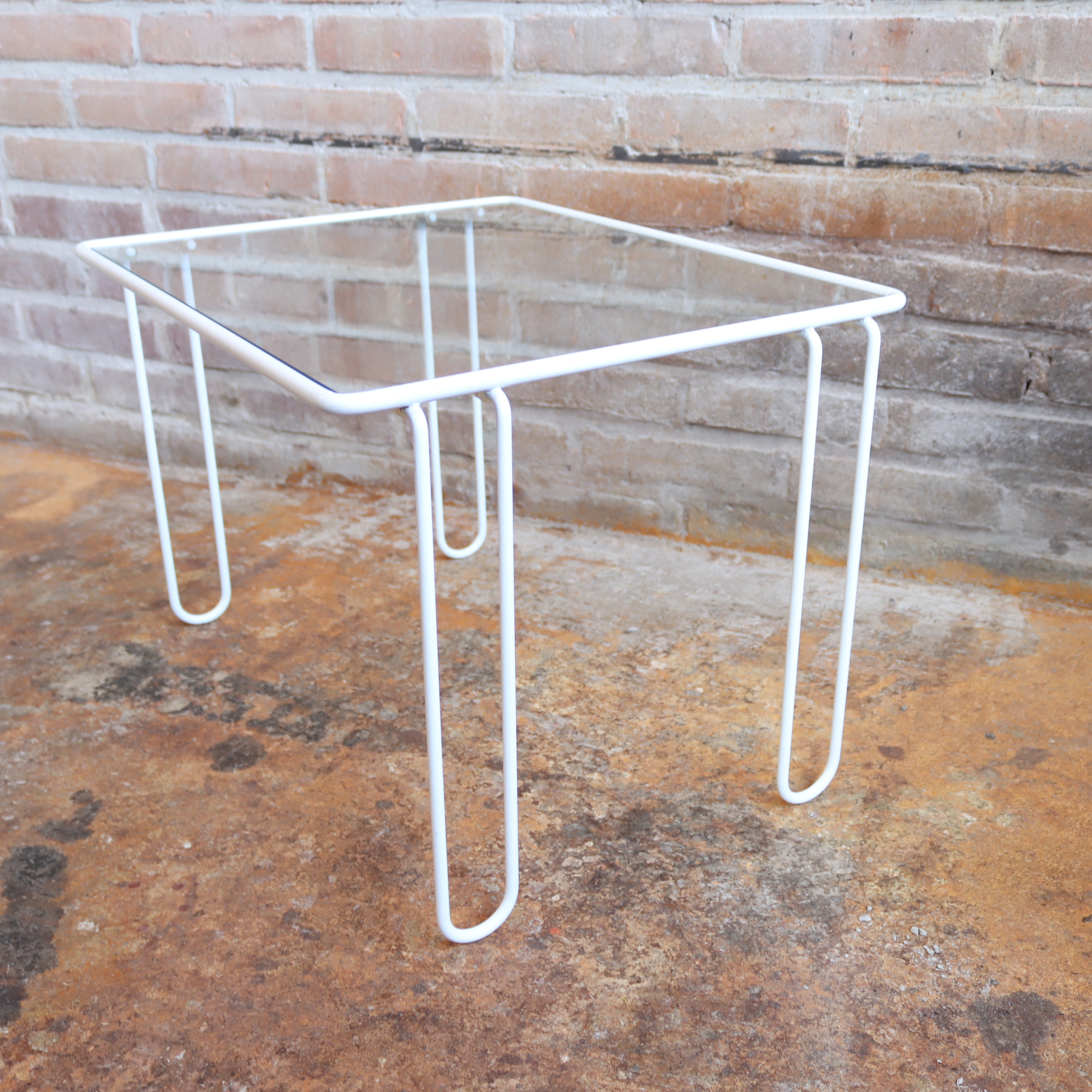 Vintage postmodern bijzettafel wit luspoten glas