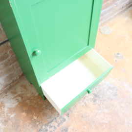 Vintage groen kastje