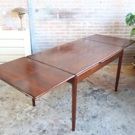 Vintage eettafel uitschuifbaar donker hout jaren 70
