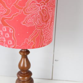 Vintage houten lamp voet met roze print lampenkap