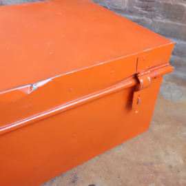 Vintage kist metaal oranje