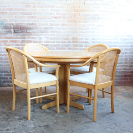Vintage eettafel rond uitschuifbaar ovaal kruispoot