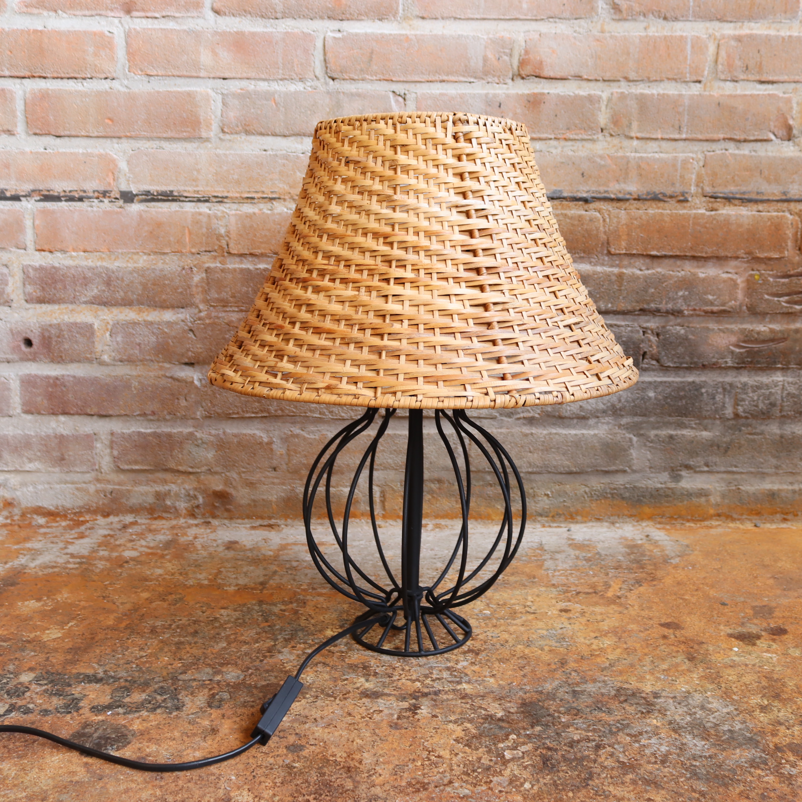 Vintage ikea tafellamp zwart voet rieten kap