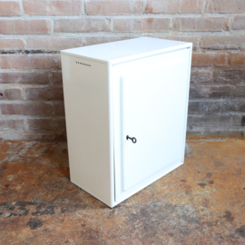 Vintage medicijn kastje metaal