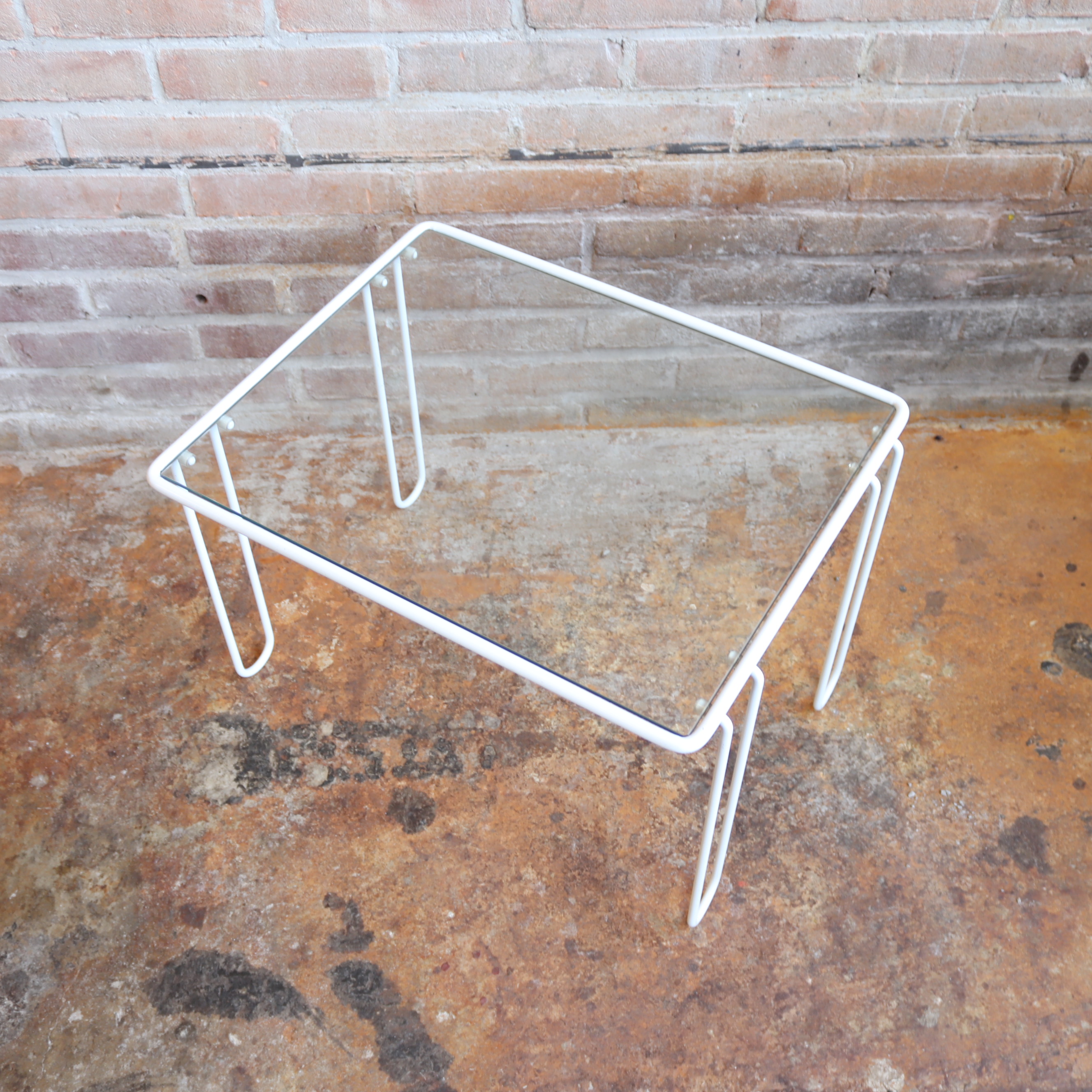 Vintage postmodern bijzettafel wit luspoten glas
