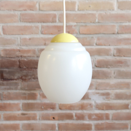 Vintage melkglas lamp licht geel