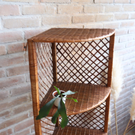 vintage rotan hoekkast