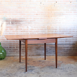 Vintage eettafel vierkant  uitschuifbaar