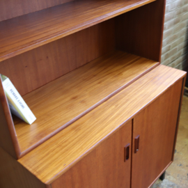 Vintage kast hoog boeken